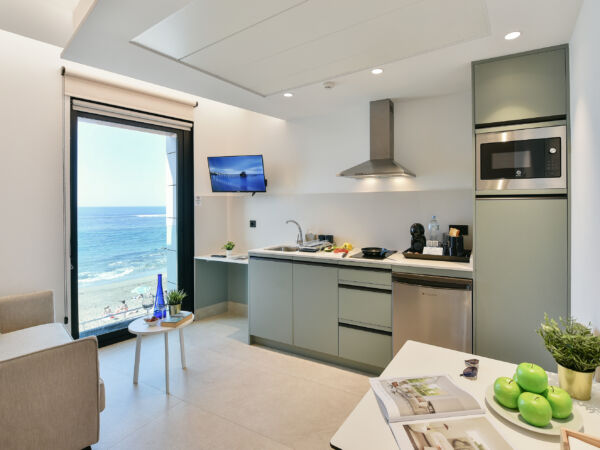 Estudio Estándar con Vista Mar y Ventanal