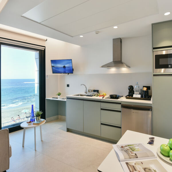 Estudio Estándar con Vista Mar y Ventanal · Imagen 1