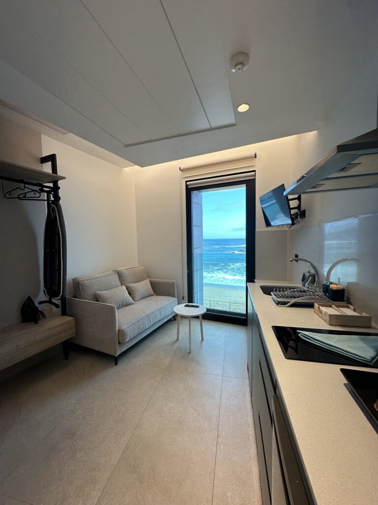 Estudio Estándar con Vista Mar y Ventanal